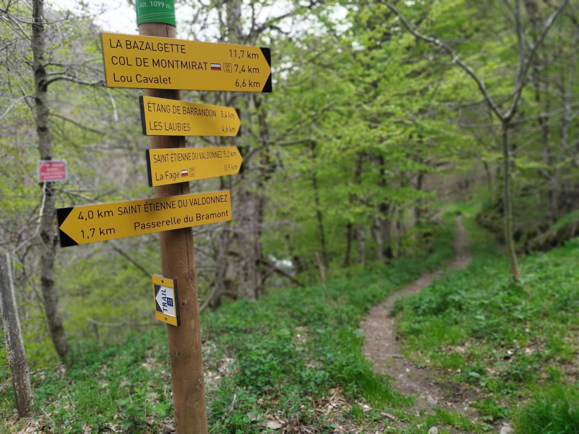 Gites La Boletiere Saint-Étienne-du-Valdonnez Exteriör bild